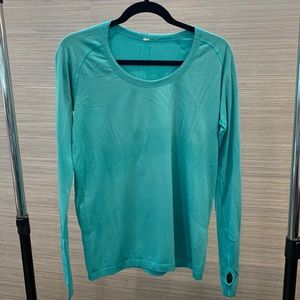 LuLuLemon Swiftly Tech Size 12 - Aquamarine
